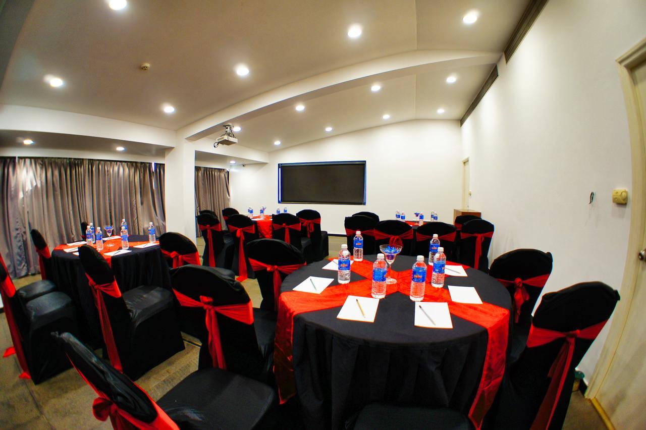 The Fern Residency, Miramar Hotel Panaji Exterior foto